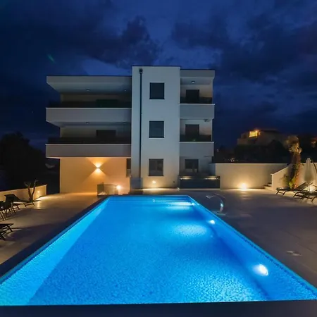 The Eagle Apartment Novalja Exterior photo