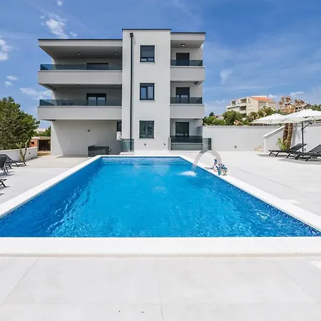 The Eagle Apartment Novalja Exterior photo