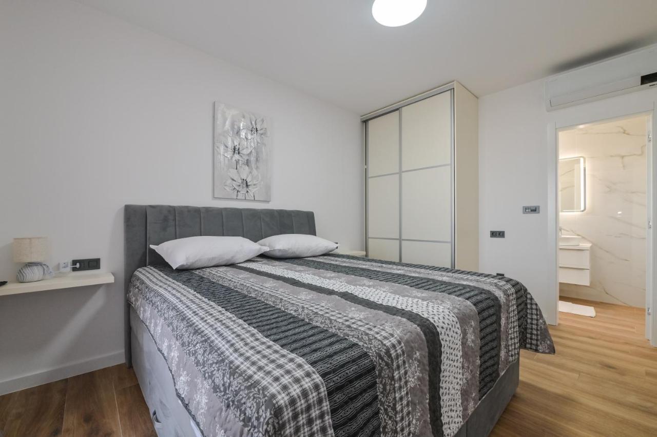 The Eagle Apartment